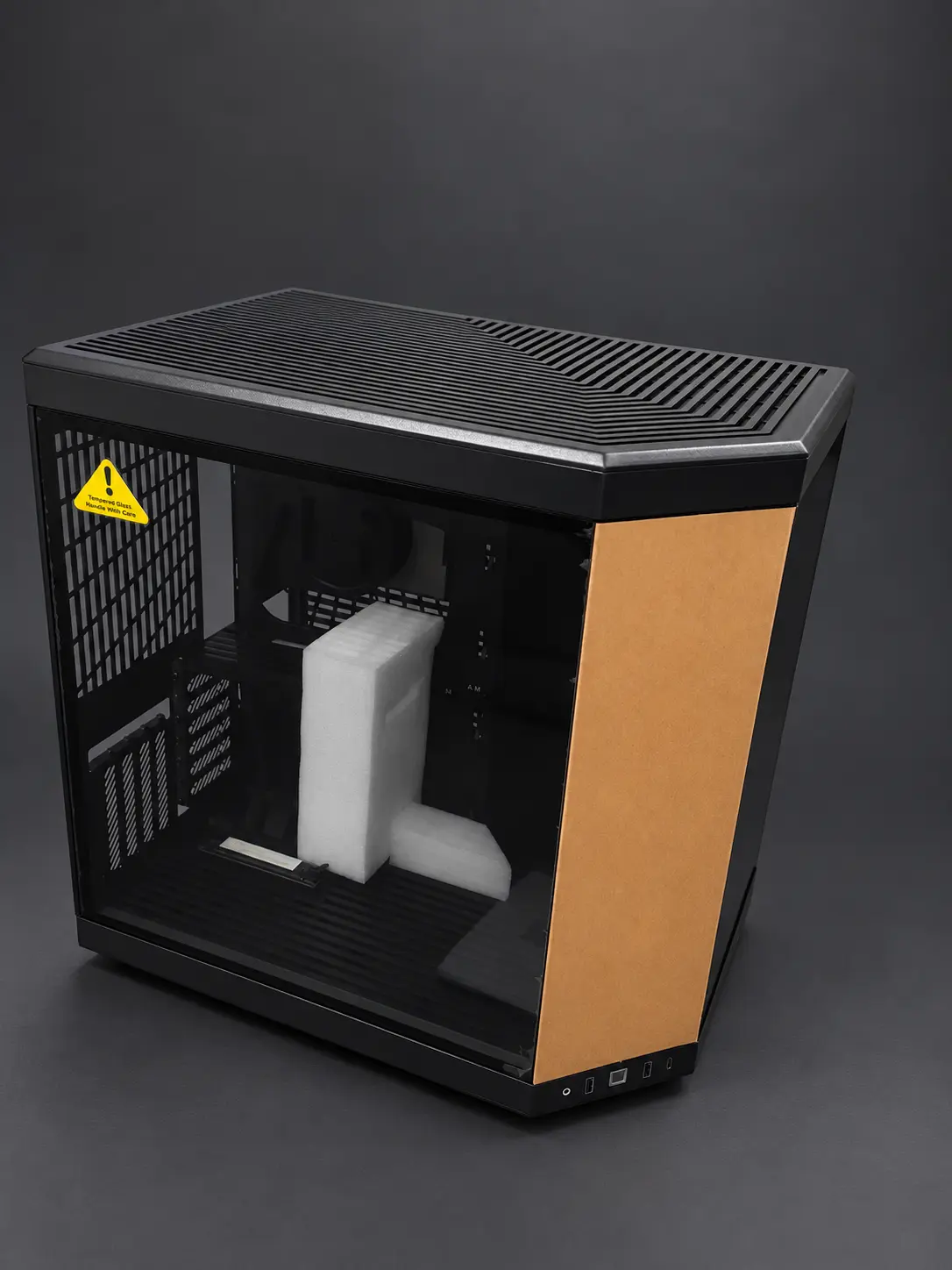 HYTE Y70 ATX mid-tower, pitch black, tempered glass